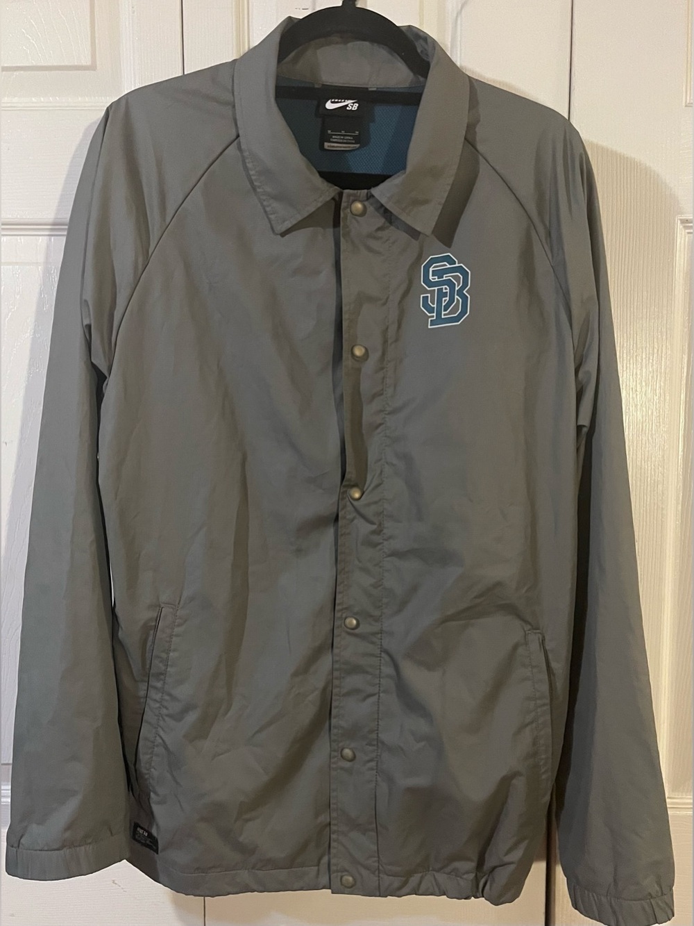 Nike SB Skateboarding Zip/Snap Close Grey Jacket With Drawstring Hem Size M